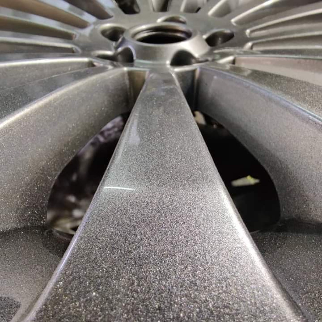 Proszkowe lakierowanie felg - Automax Detailing Warszawa